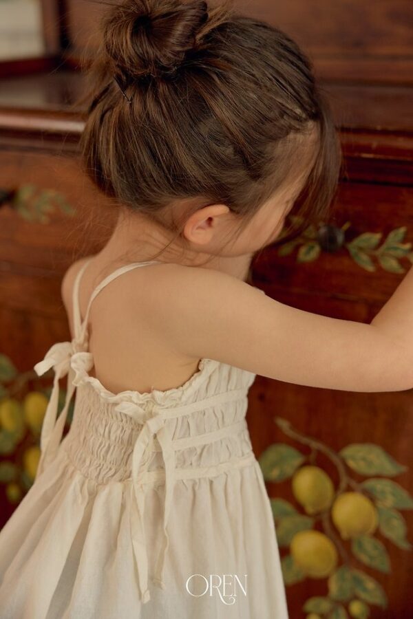 095499A9-D8CB-443F-A931-BD718EB9D4D9 〖預購〗弦線共振細帶洋裝