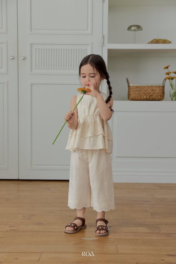 0C90C710-6A4C-486D-8AEE-20D16360C7BA 〖預購〗純棉蕾絲花影褲