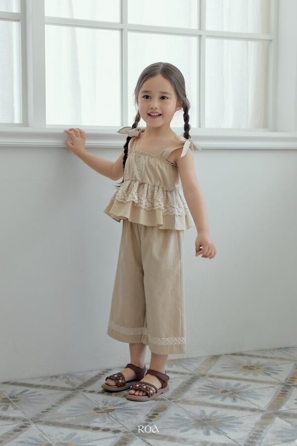 0E3564BD-9D87-4829-ADC9-0AE126AF4AC8 〖預購〗蝴蝶結細肩上衣