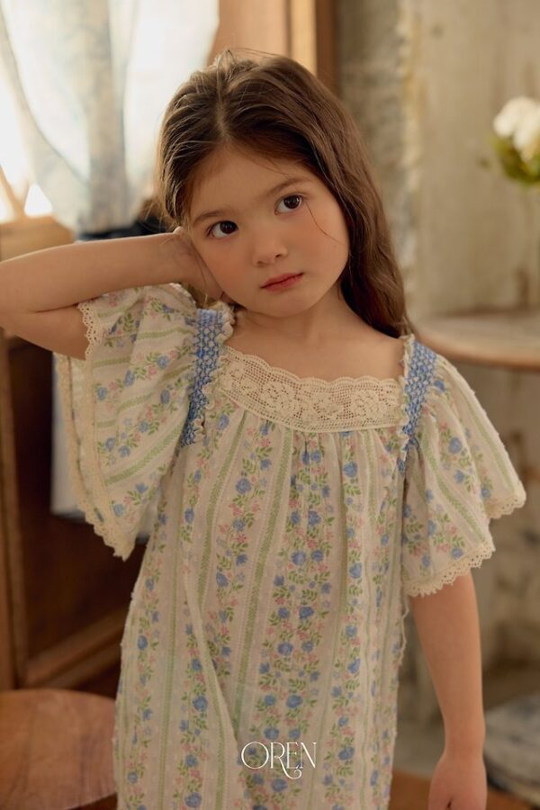 0F9C458D-EA02-4021-99A9-DABDF5B665B1 〖預購〗織夢蕾絲連身褲