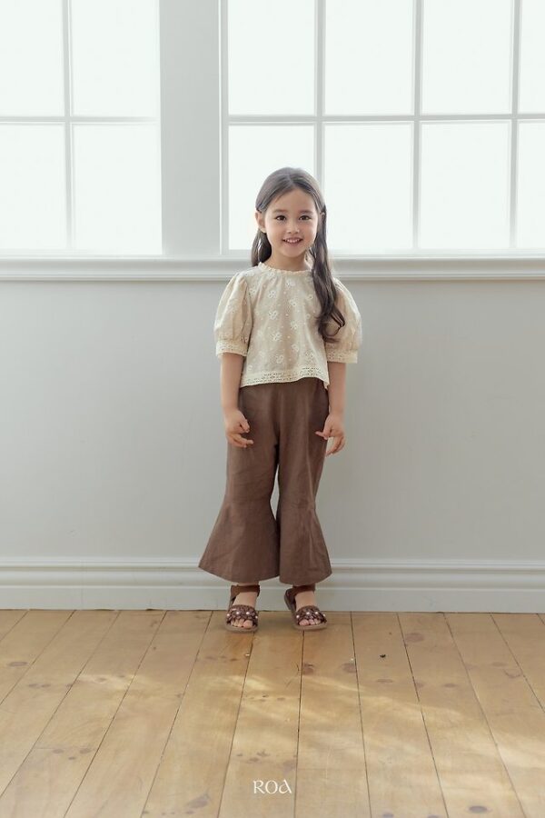 11554593-A4A5-4E75-AC9D-604FA10722FD 〖預購〗蕾絲刺繡短上衣