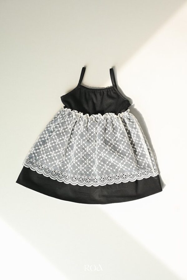 1208680A-B1F7-4229-8778-2B1CD9DDEB7F 〖預購〗層次拼接洋裝