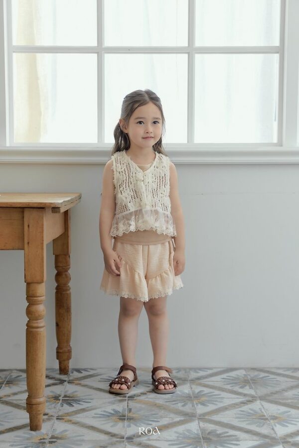 130E8D8F-8FA6-49DD-AB8D-C155AE9D9CF5 〖預購〗蕾絲透紗背心