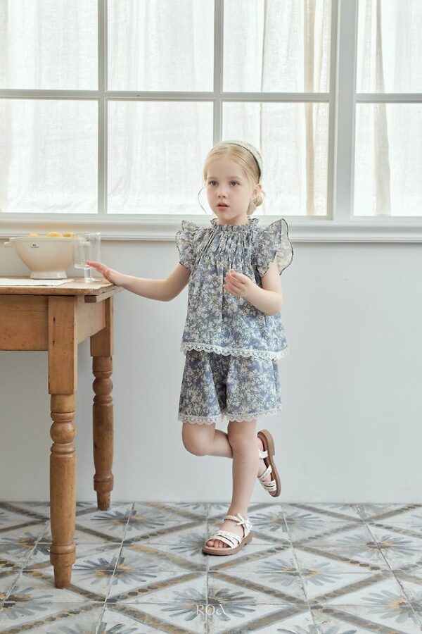 15959618-8906-4D2D-BE09-CE6805F8CB53 〖預購〗碎花蕾絲滾邊短褲