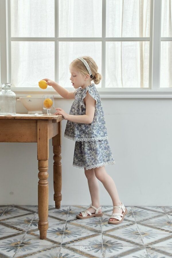 1773A710-33F1-4126-92AD-E0BFF45450B6 〖預購〗碎花輕輕上衣