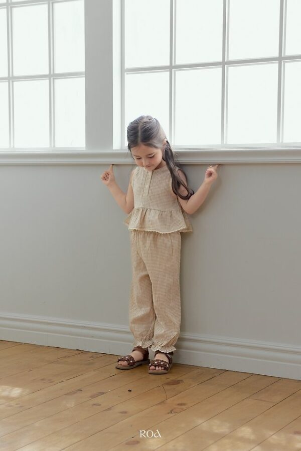 1D9D6FB0-E622-458A-9616-CDE94992911D 〖預購〗奶茶格紋套裝