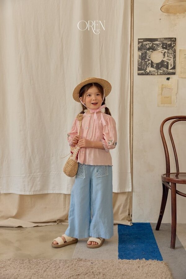 1E620EE8-1569-41CC-A3F5-6C9F0E3DB037 〖預購〗晨間小花拓印上衣