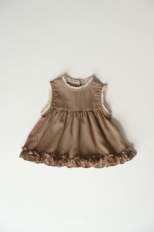 2268A3FA-7E8C-4BCB-B059-CB571D17A916 〖預購〗荷葉邊優雅上衣