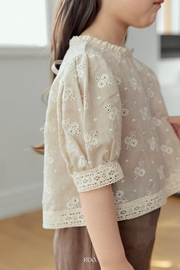 233C2340-BCD9-4301-ACED-717F2E6D9F8E 〖預購〗蕾絲刺繡短上衣