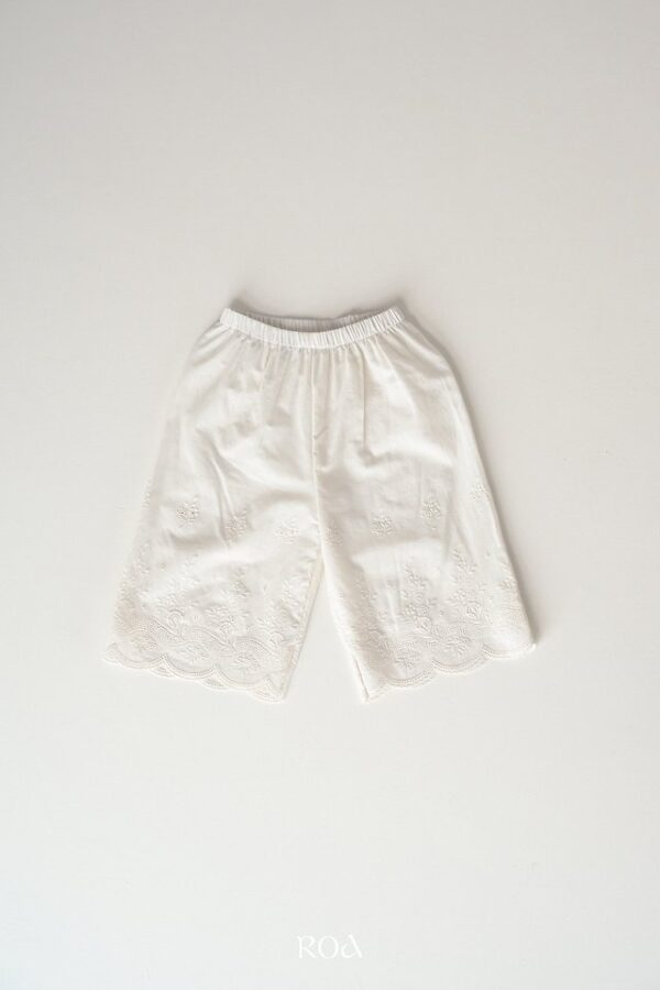 236B89D0-C33F-43AE-995B-2940475ADA1B 〖預購〗純棉蕾絲花影褲