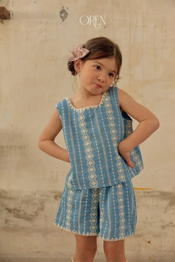 23A09710-B882-4E0C-AA14-57F26754A81B 〖預購〗珍珠藍細褶刺繡套裝