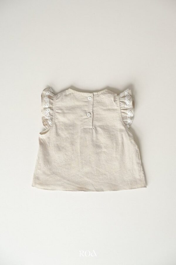 26D7F540-3E92-4A67-BA6B-C4B494080F21 〖預購〗亞麻小蕾絲飛袖上衣