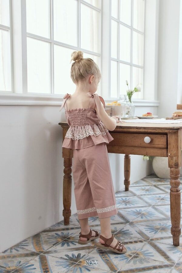 2AFF9BA3-1639-43A3-BFF0-94E435A8975E 〖預購〗蝴蝶結細肩上衣