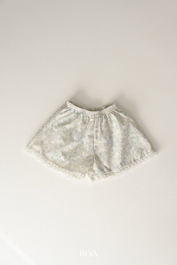 32C7DA6F-49BD-4770-9036-790796102A2C 〖預購〗碎花蕾絲滾邊短褲