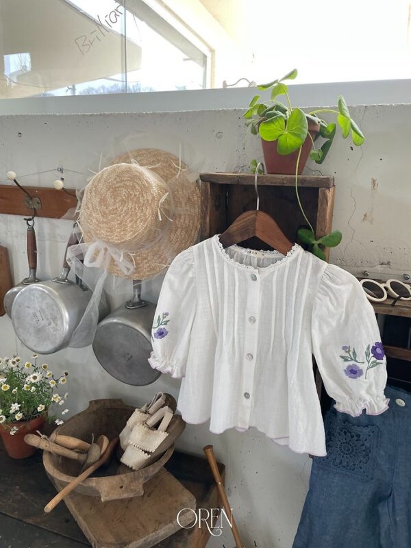 34CEC44F-1E1A-463E-98BA-08A883FFAA46 〖預購〗晨間小花拓印上衣