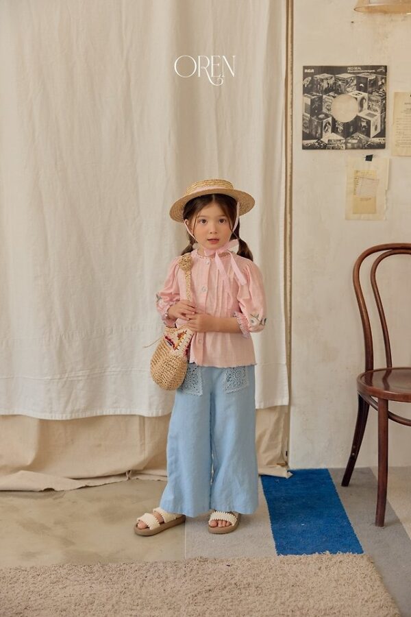 34E6F93E-8630-4103-A5F0-5C1FCD28E6F6 〖預購〗晨間小花拓印上衣