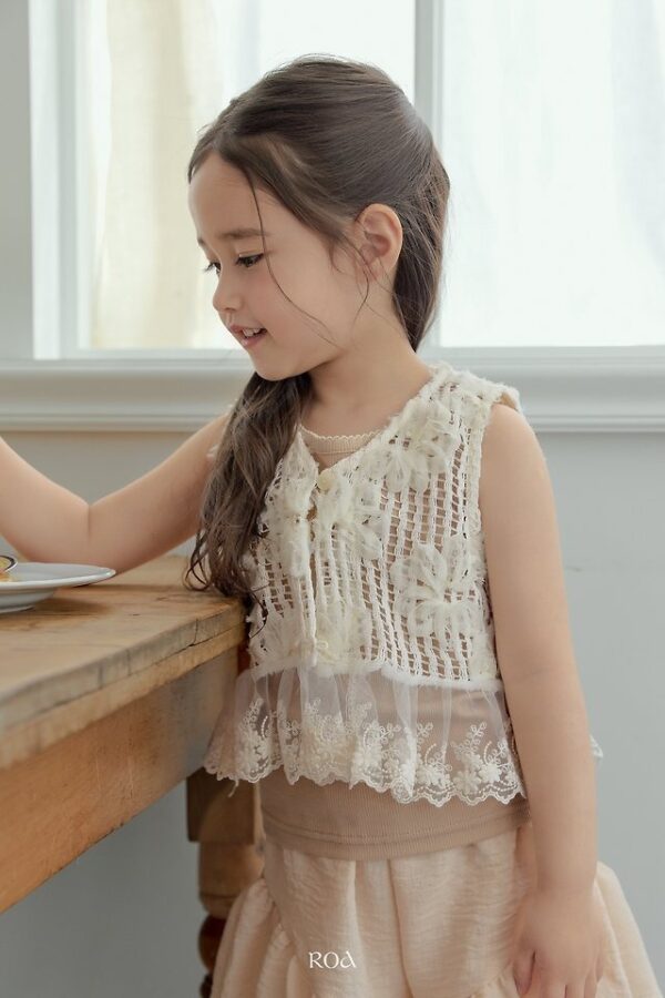 351A86A5-83ED-4A83-A2DA-8059465A7725 〖預購〗蕾絲透紗背心