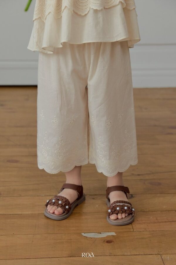 37C3EBB0-AFA3-4A2C-95D7-991814016559 〖預購〗純棉蕾絲花影褲