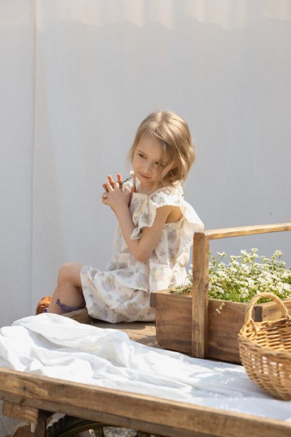 3832818E-E0E8-4DBB-A5A4-4D54B0519718 〖預購〗盛夏花綻上衣