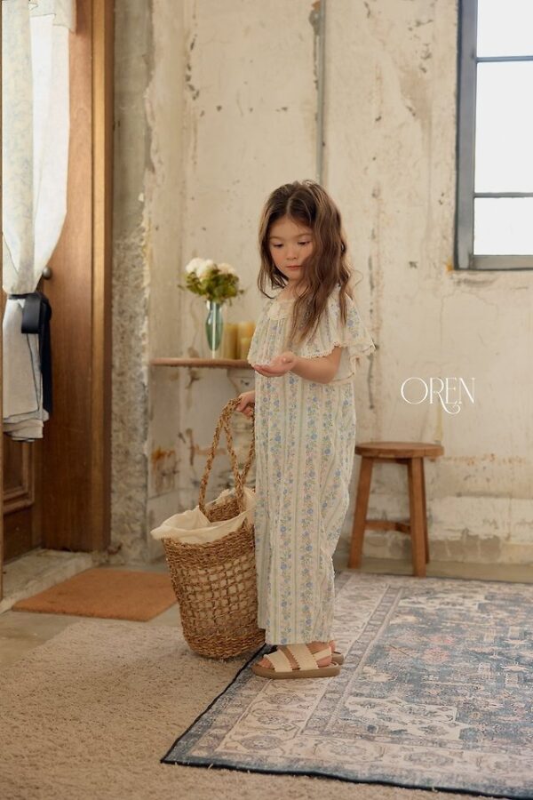 3D4EC9A2-9194-4F92-B616-40914A8E314D 〖預購〗織夢蕾絲連身褲