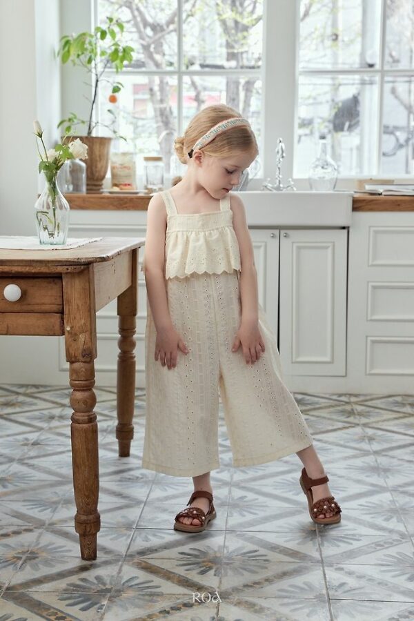 437387CF-B020-4AF7-BF74-BE79BA96F315 〖預購〗燒花蕾絲連身褲