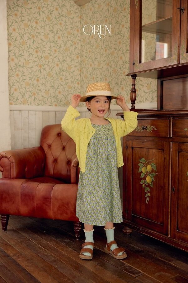 43B96C2D-6ACA-435F-9DDD-23BCD2CFF075 〖預購〗星圖輕盈碎花吊帶裙