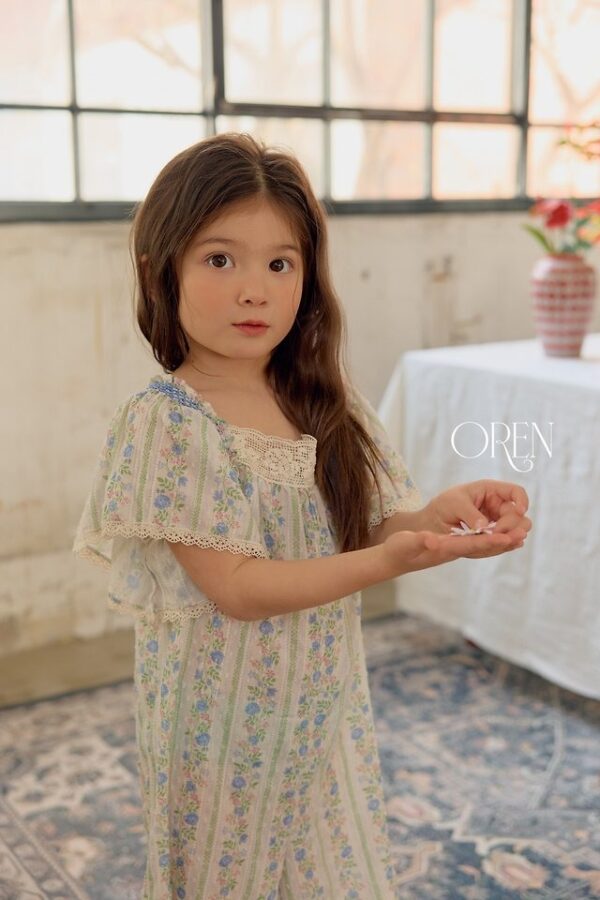 448D6C59-8B39-4966-BB80-504704847A2C 〖預購〗織夢蕾絲連身褲