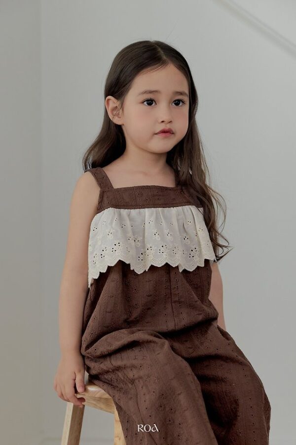 489D5DAD-A2EF-4D87-BA59-8789EA5AAE2E 〖預購〗燒花蕾絲連身褲