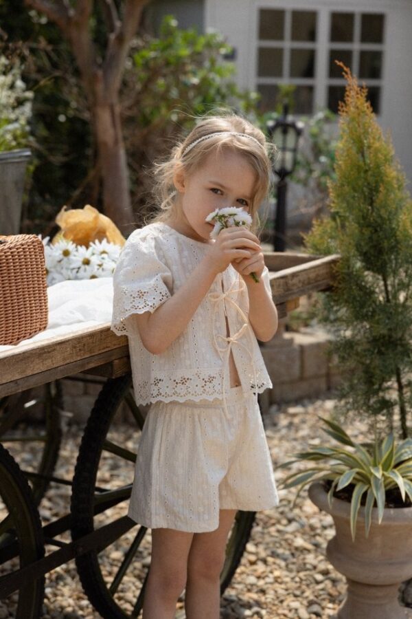 48A91CFC-F7E7-4F26-AE17-F9DDB1A108EF 〖預購〗粹白蕾絲式套裝