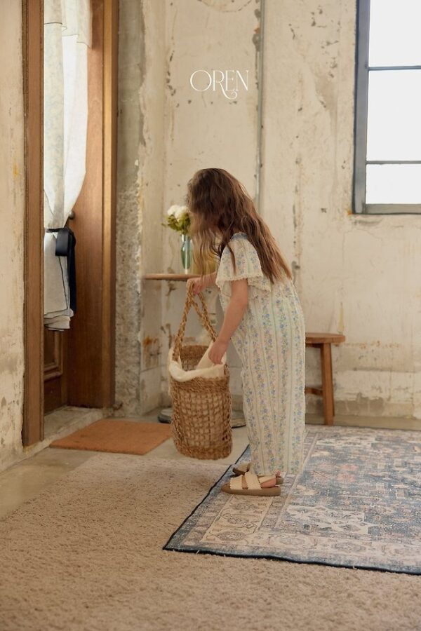 4B402B36-0441-41D1-ACE7-0B93413986BE 〖預購〗織夢蕾絲連身褲