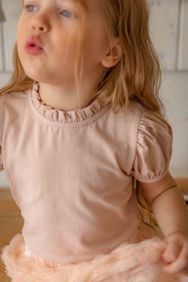 4BD500CA-D49B-443B-BA9B-3BD094D93921 〖預購〗夏日序曲經典澎袖上衣