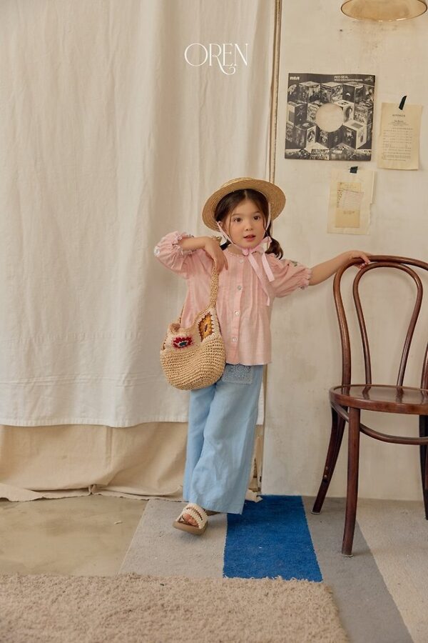 4E377AE0-C22C-4687-8E1C-1B93499385BA 〖預購〗晨間小花拓印上衣