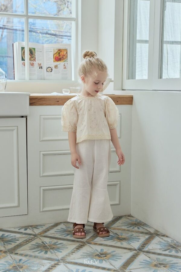 4FA4D994-A971-4B37-B0DD-445C3984D588 〖預購〗蕾絲刺繡短上衣