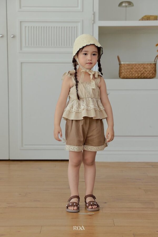 55C99FF1-A187-4119-B91B-914CB970DCA7 〖預購〗蝴蝶結細肩上衣