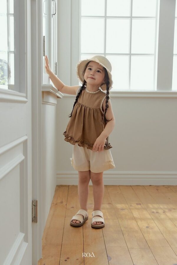 568F1A89-8C46-4E35-AC0F-3AB7E95E7F95 〖預購〗荷葉邊優雅上衣