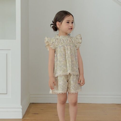 56AB6B49-F3F4-4E74-8AF9-3A6F2BDEABAB 〖預購〗碎花蕾絲滾邊短褲