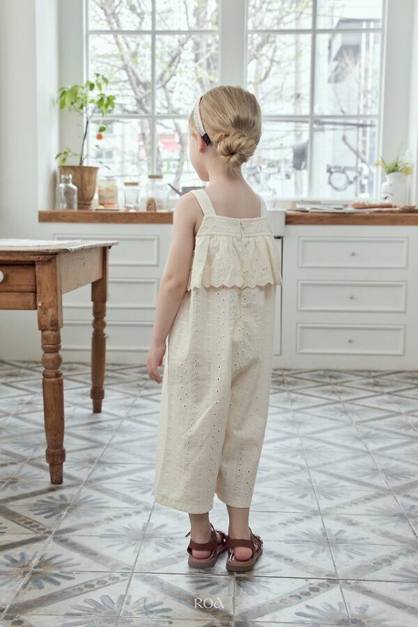 57165EB9-C379-44FA-83A3-03670067741A 〖預購〗燒花蕾絲連身褲