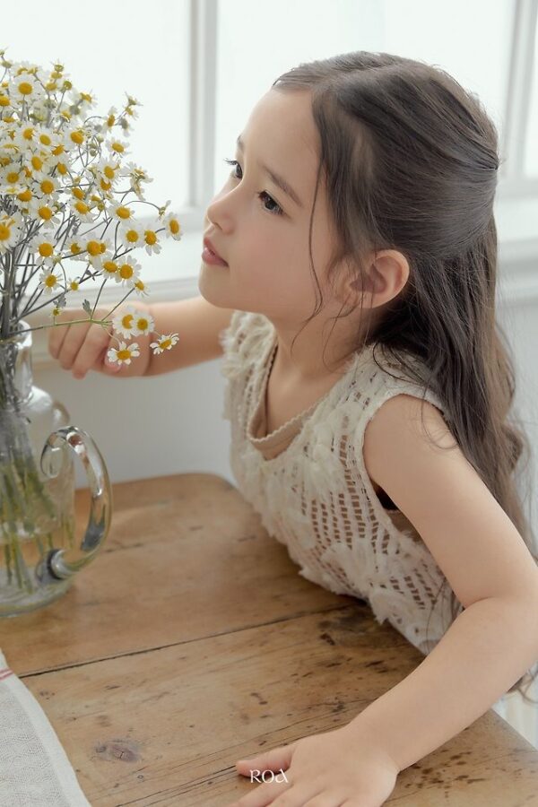 599F5AD9-42BB-49EC-95BB-BF3877B7DF08 〖預購〗蕾絲透紗背心