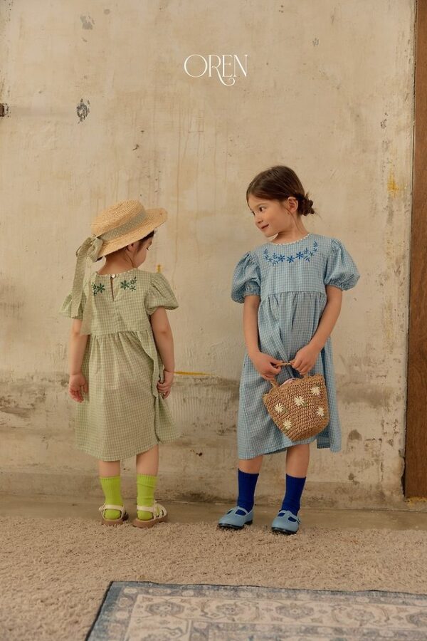 5A045E85-0F66-4887-9F90-0FC1633A5BD5 〖預購〗膠卷餘片碎花連身裙