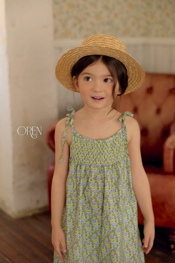 5D44933F-A23B-4031-A6EE-AC7CA41D173E 〖預購〗星圖輕盈碎花吊帶裙