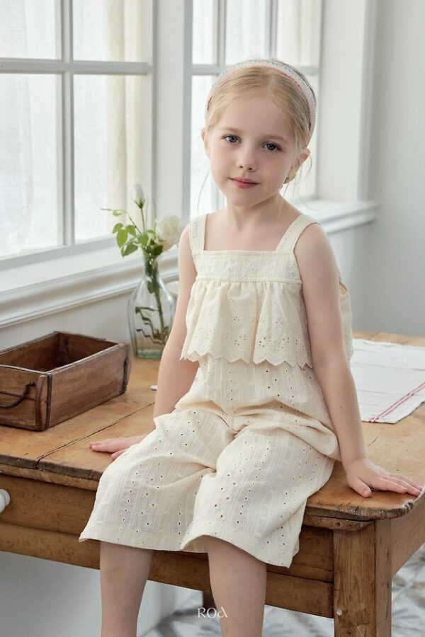 5F536B05-4583-43FE-951D-CD09A2282793 〖預購〗燒花蕾絲連身褲