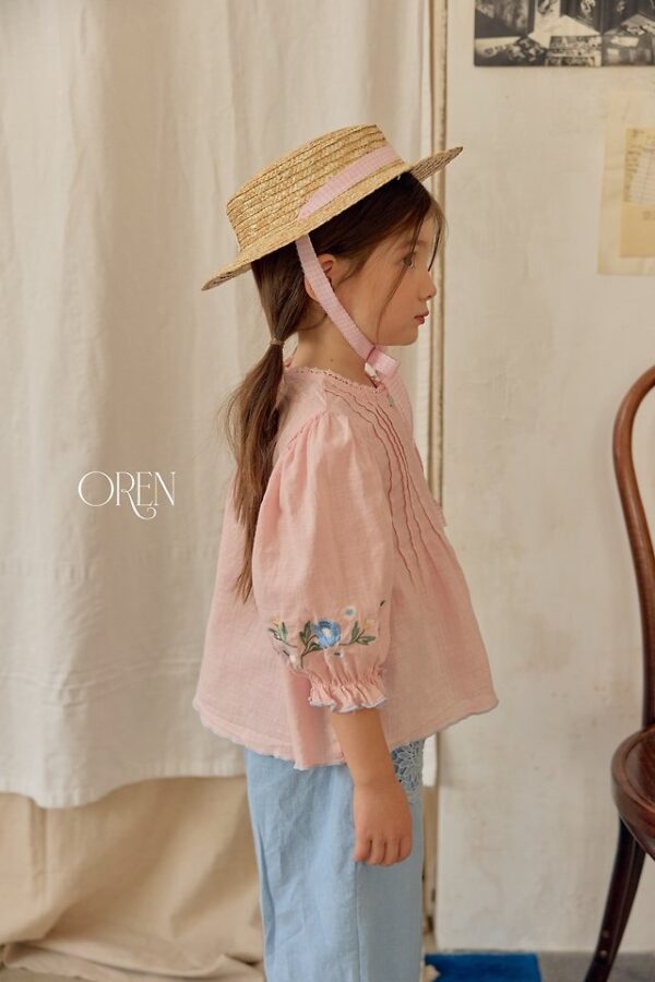 5FDE0F4E-70E6-4D5F-A672-9A0980FC6585 〖預購〗晨間小花拓印上衣