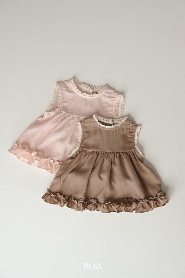 610F343A-768F-4F34-92E8-8B024B91BF72 〖預購〗荷葉邊優雅上衣