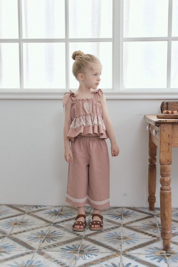 62195AEA-C759-4DEC-B8A8-A26CD2E1FF14 〖預購〗蝴蝶結細肩上衣