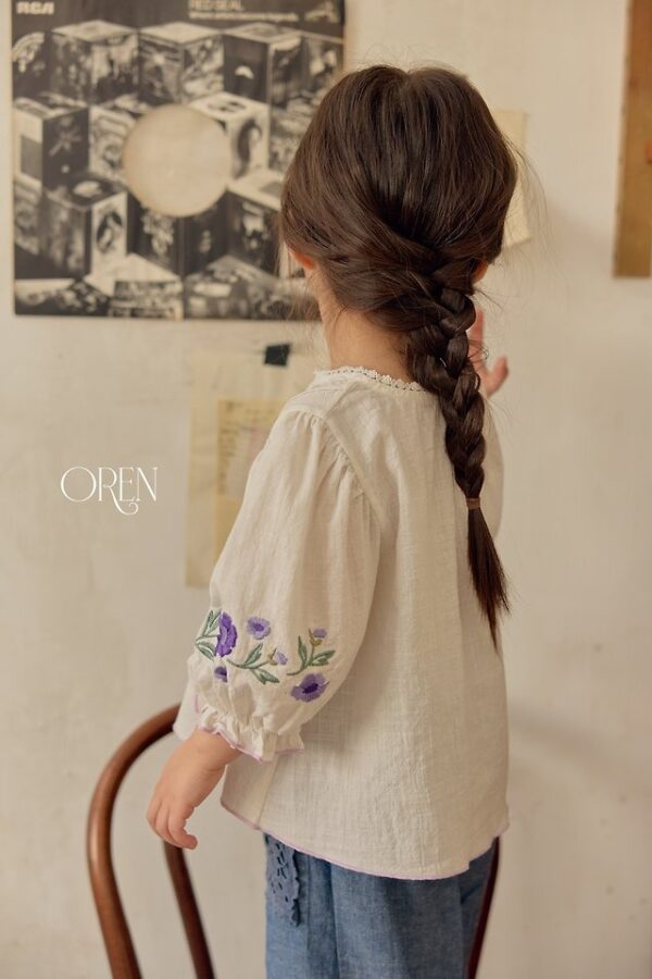 62E8009C-050D-46C6-8467-D76EA041A5B0 〖預購〗晨間小花拓印上衣