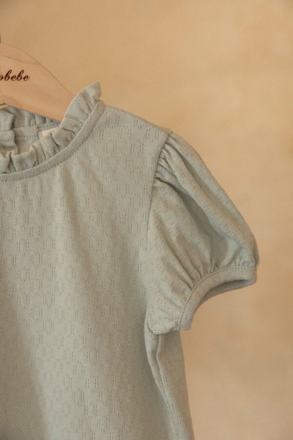 63DEB27C-356F-4382-ACC7-7A020935DBAA 〖預購〗褶皺雲朵澎袖衫