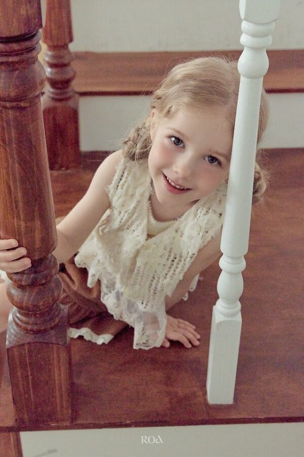 6895FEDE-05EE-49DC-8A04-B4134F0EA226 〖預購〗蕾絲透紗背心