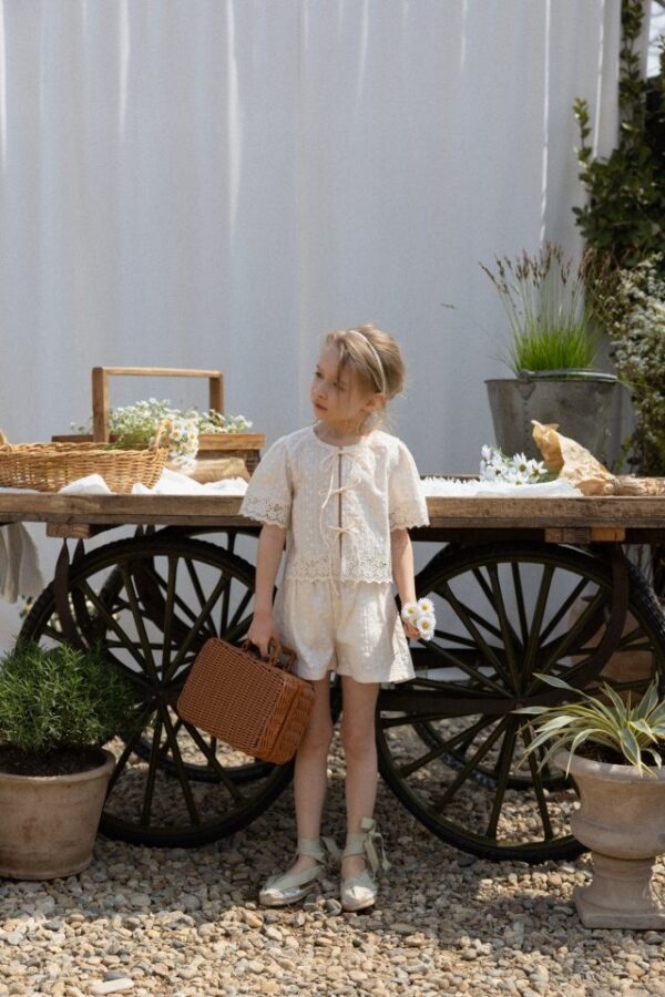 6ADBFF2F-4033-4322-A6C4-5D78EEBA3361 〖預購〗粹白蕾絲式套裝