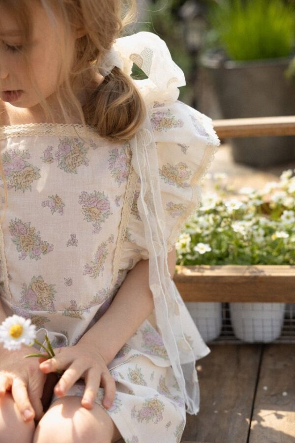 6DD5E3BE-2B62-4422-A41E-BCC35ECDFE67 〖預購〗盛夏花綻上衣