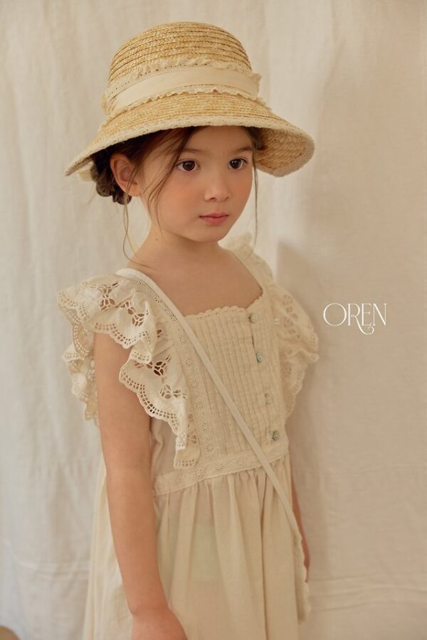 6EDA5842-DF47-4660-9FBE-679BAFAA1A06 〖預購〗織點蕾絲荷葉邊洋裝